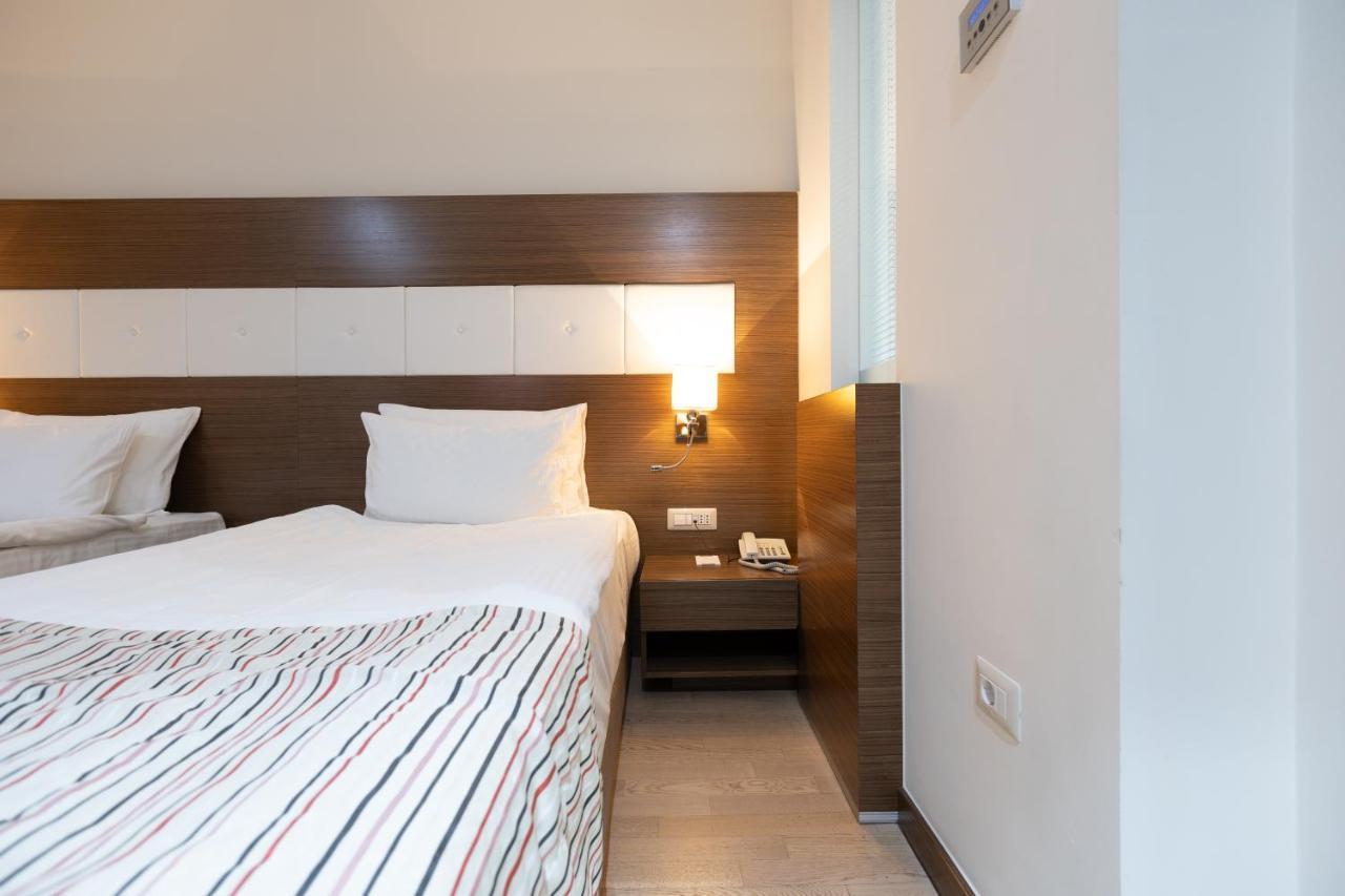 Hotel Dukagjini Peje Extérieur photo